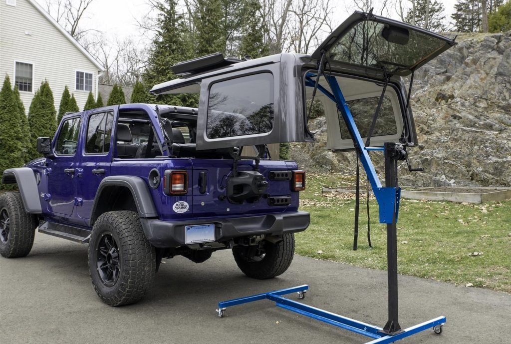 EZ4x4 hard top lift used on a Jeep Wrangler unlimited