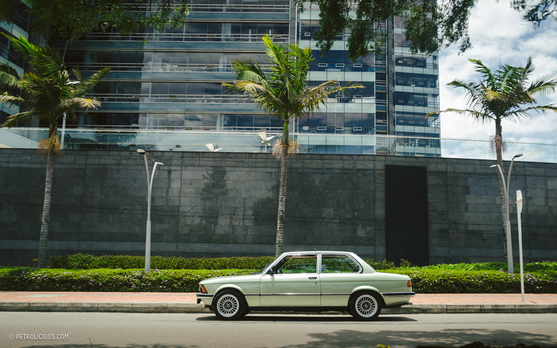 What It's Like To Navigate Bogotá's City Streets In A BMW E21 And A Porsche 911