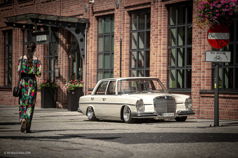 Low-Riding In Łódź With A 1966 Mercedes-Benz 250 SE