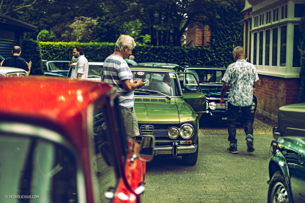 Evoking The Alfa Romeo Giulia Super’s Giallo Film Fame With An Evening Sprint Through England