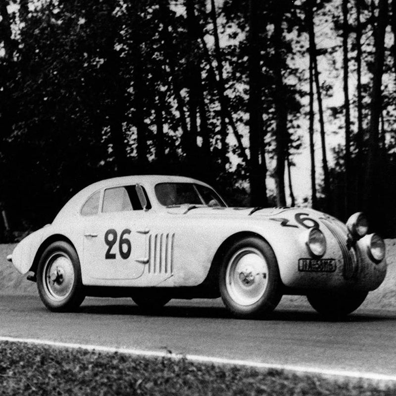 BMW’s Gorgeous 328 Steals the Sunlight