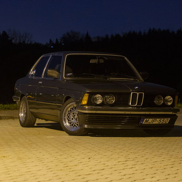 Lateral Gs are BMW E21's Best Friend