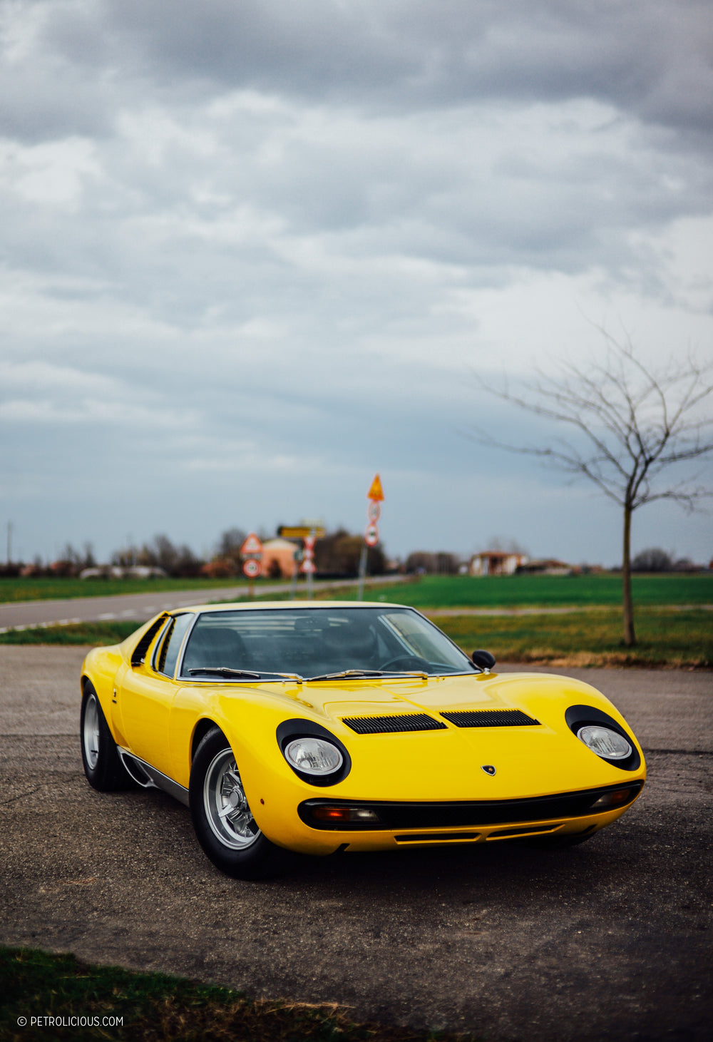What It’s Like To Drive A Lamborghini Miura On Rural Italian Roads