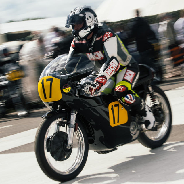 19 Photos Of Classic Motorcycles Ripping The Goodwood Revival In Two