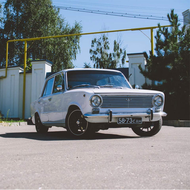 Vaz is All About Sunset Drives and Spare Bulbs