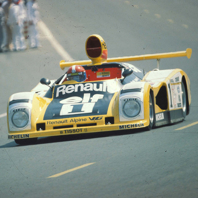 What Makes Renault Racing Colors So Striking?