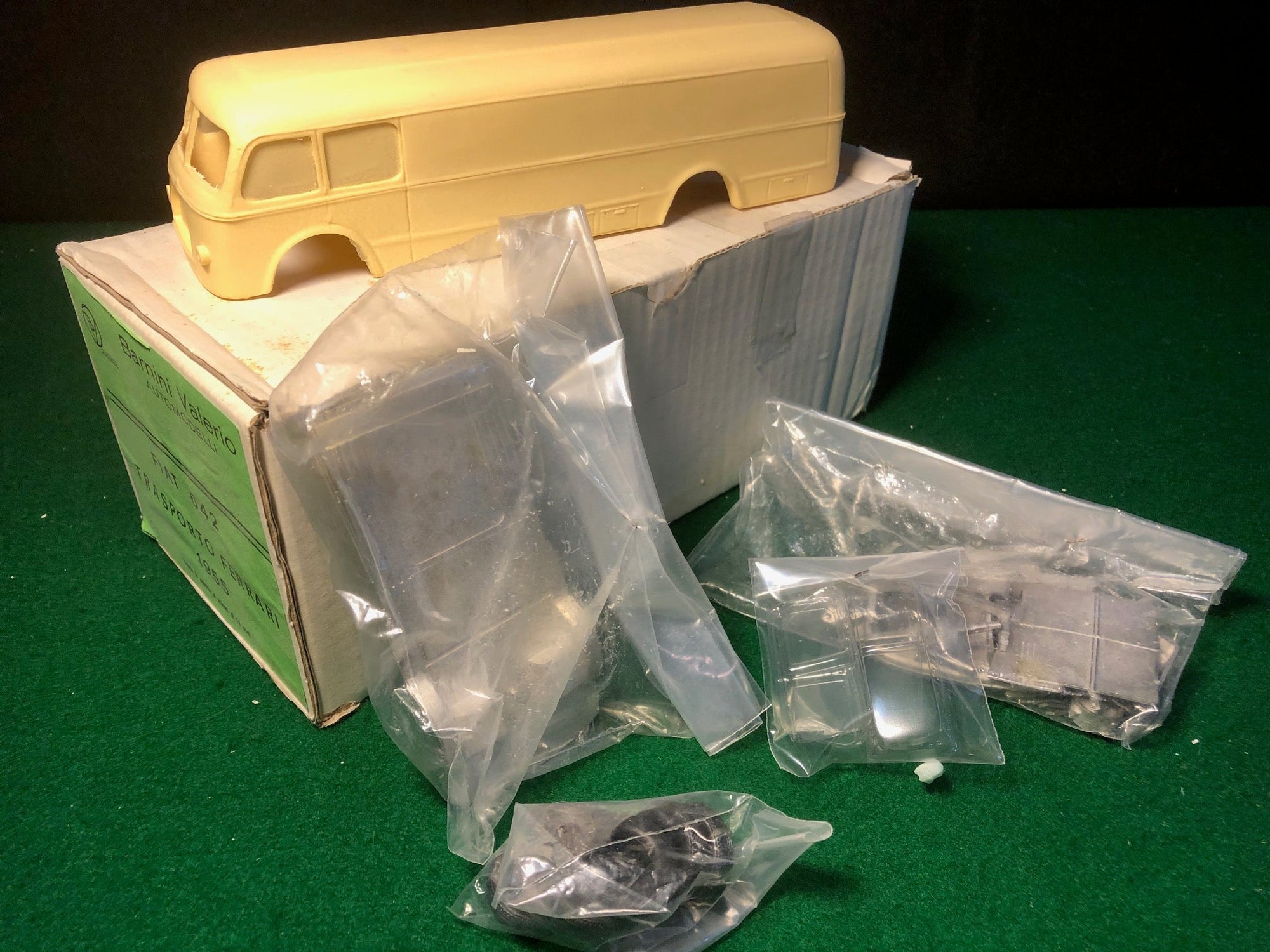 Fiat 642 - 1955 Ferrari Transporter by Barnini Valerio 1:43 (642F)