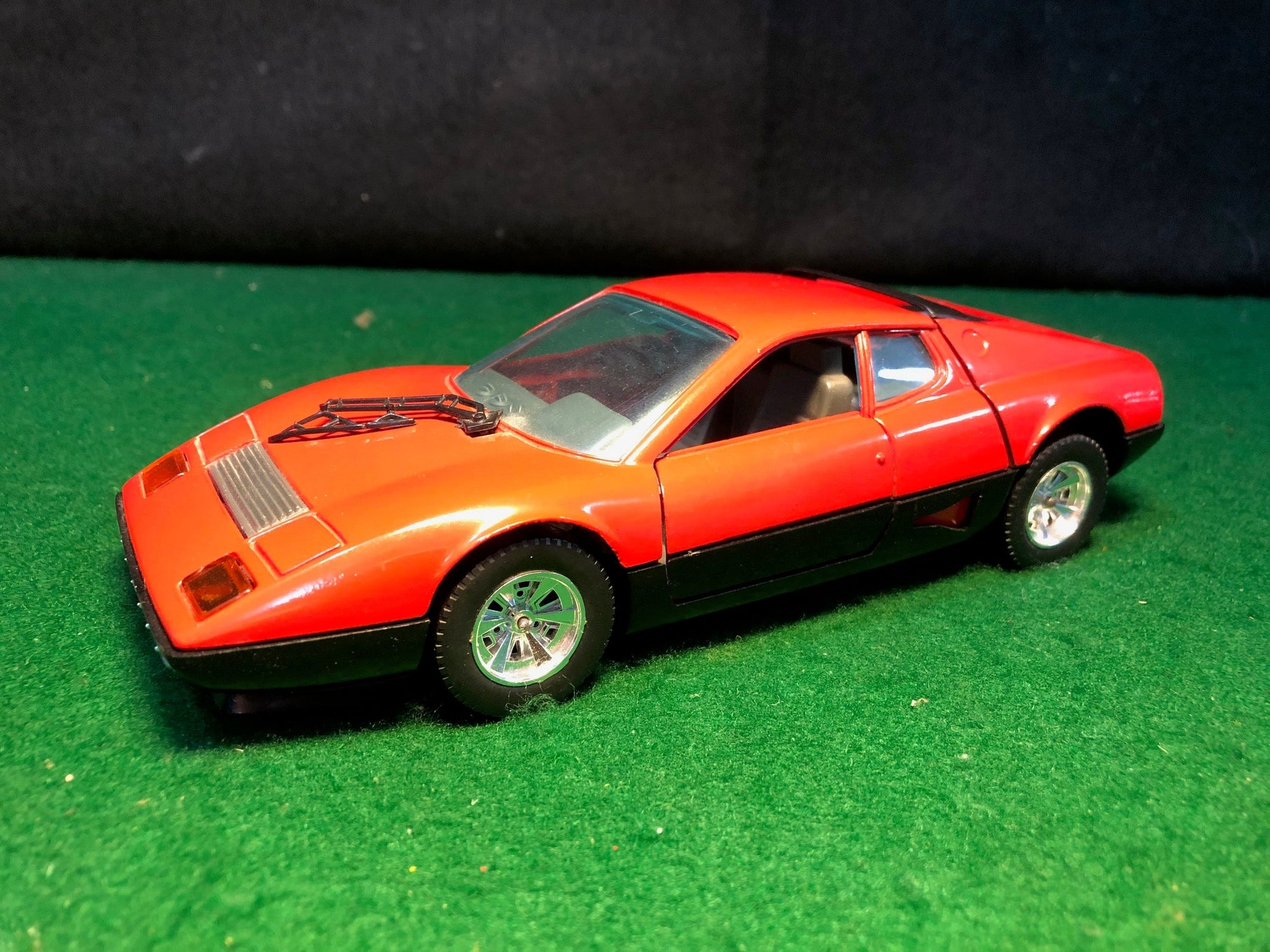 Ferrari 512 BB Berlinetta Boxer Red/Black by BBurago 1:24 (0133)(No box)