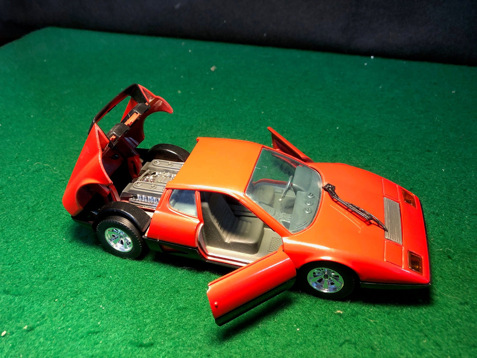 Ferrari 512 BB Berlinetta Boxer Red/Black by BBurago 1:24 (0133)(No box)