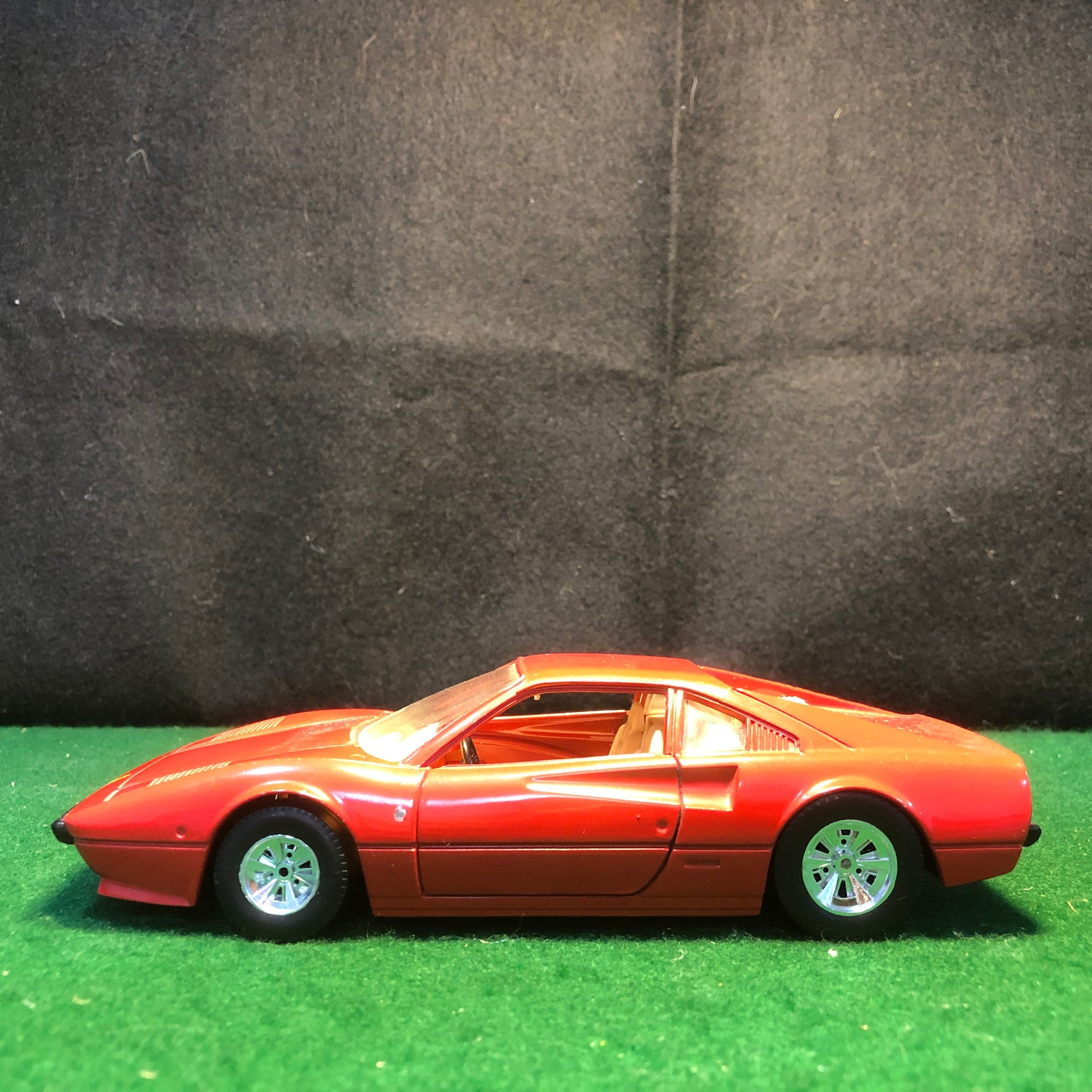 Ferrari 308 GTB Red by BBurago 1:24 (0148)(No box)