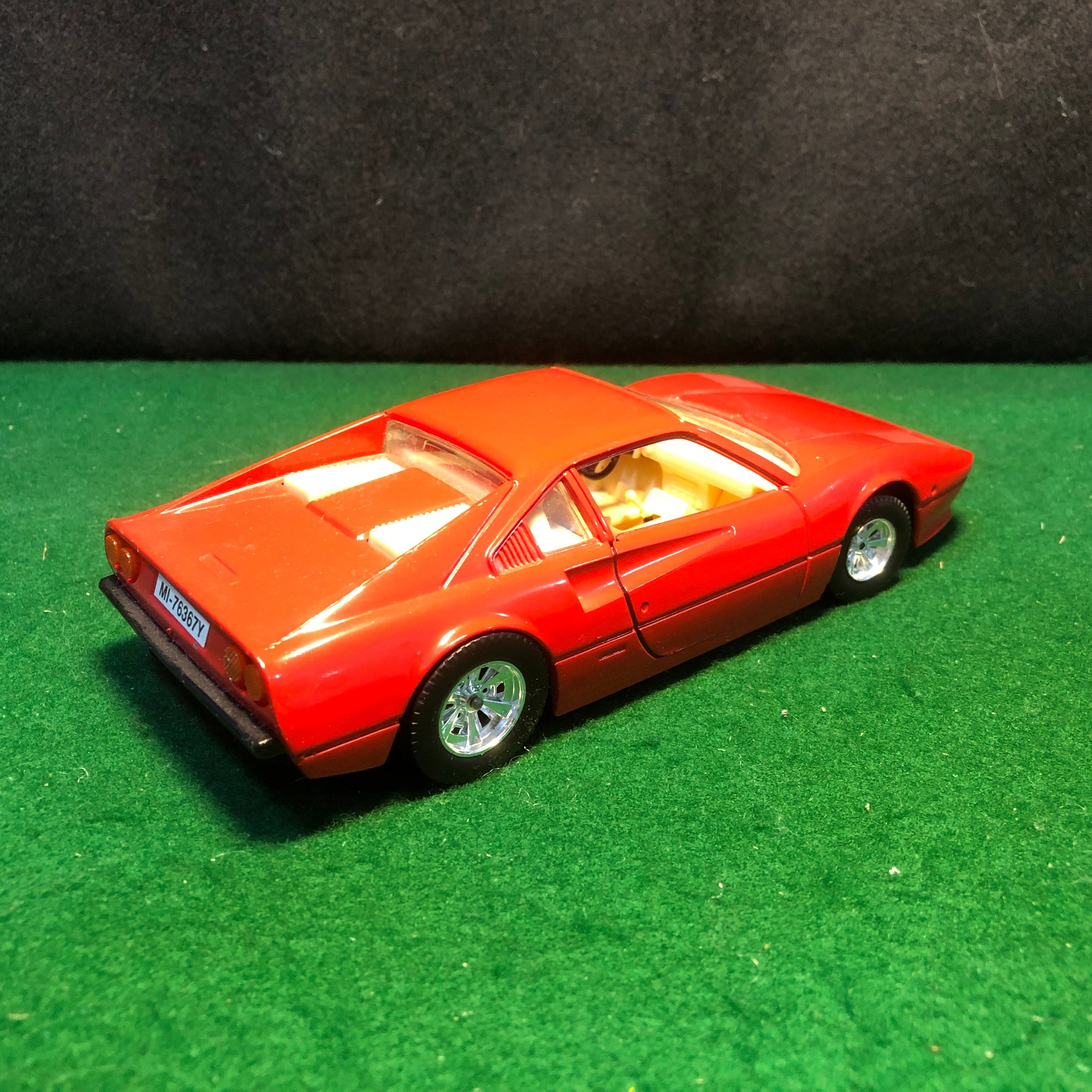 Ferrari 308 GTB Red by BBurago 1:24 (0148)(No box)