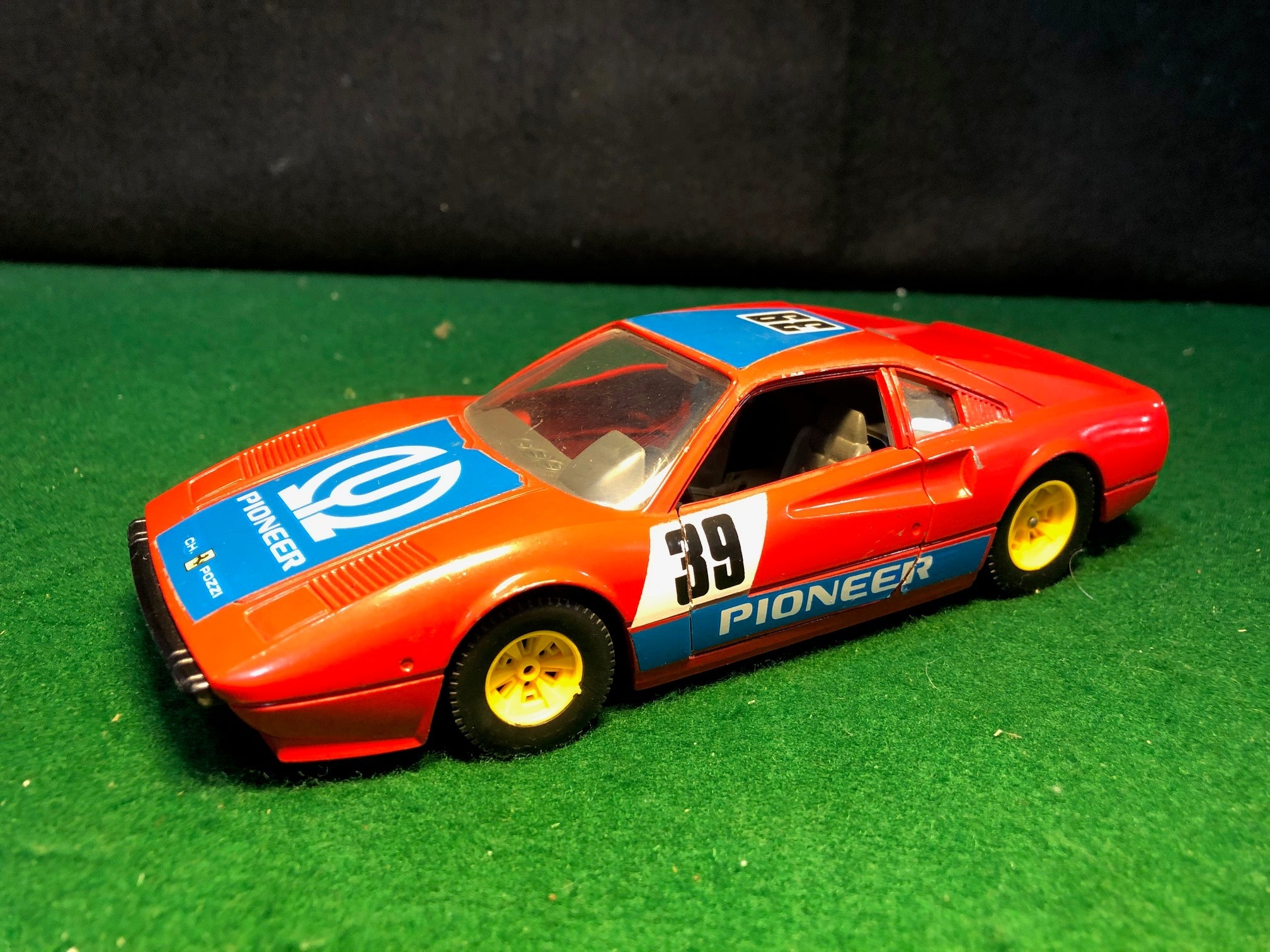 Ferrari 308 GTB Rally Pioneer by BBurago 1:24 (0148)(No box)