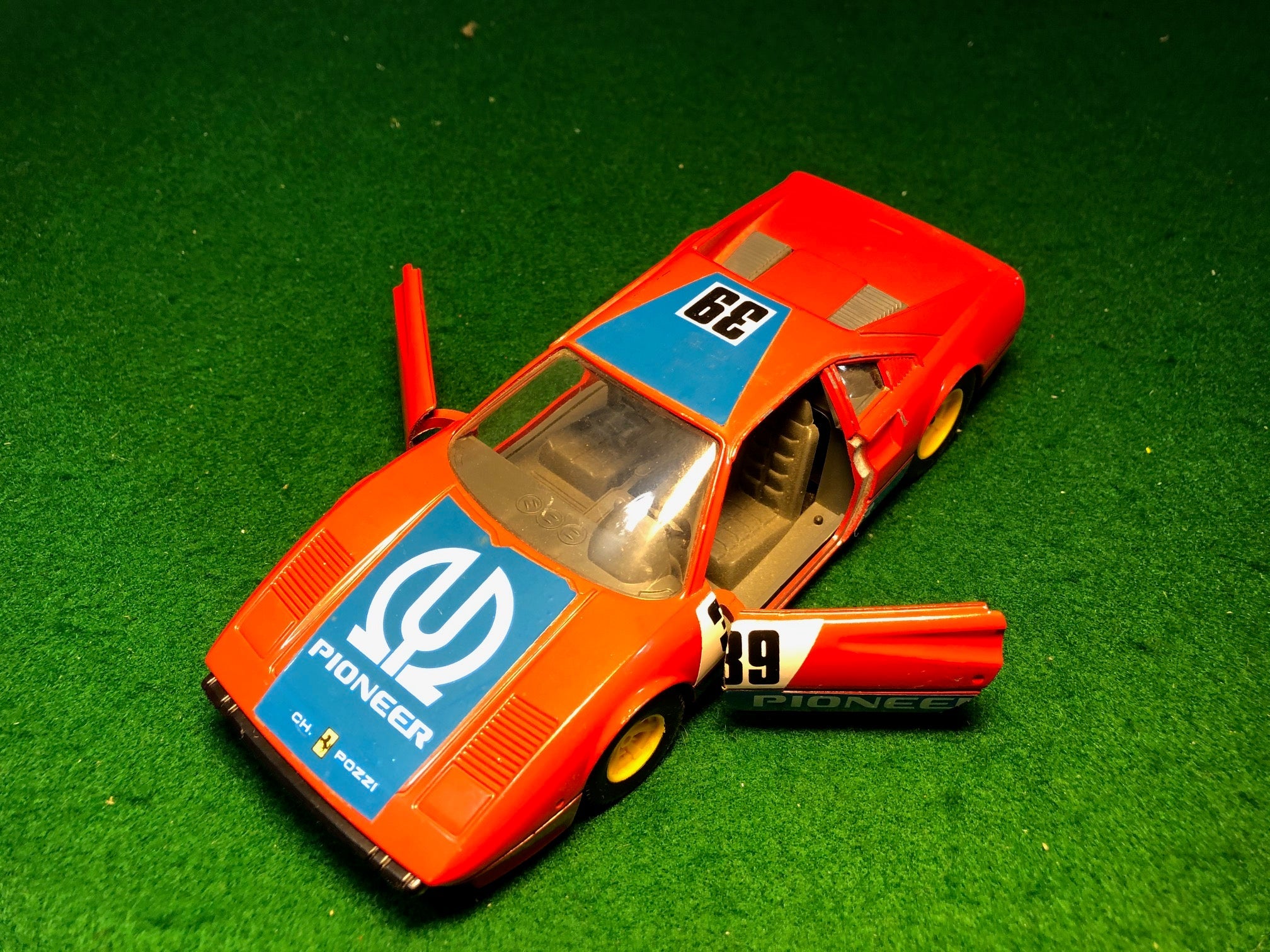 Ferrari 308 GTB Rally Pioneer by BBurago 1:24 (0148)(No box)