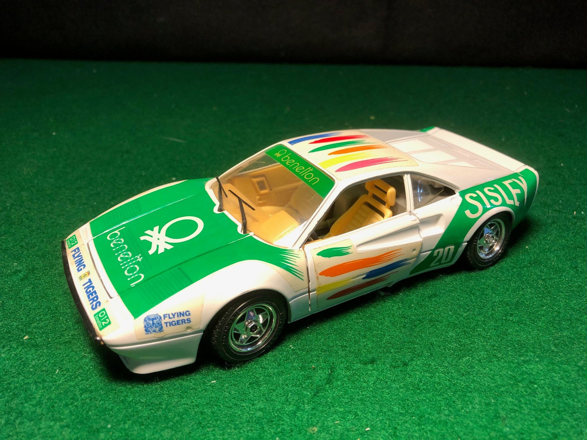 Ferrari 288 GTO Sisley Benetton by BBurago 1:24 (0192)(No box)