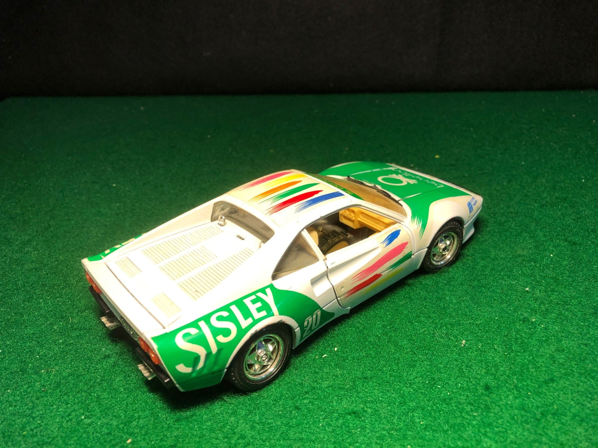 Ferrari 288 GTO Sisley Benetton by BBurago 1:24 (0192)(No box)