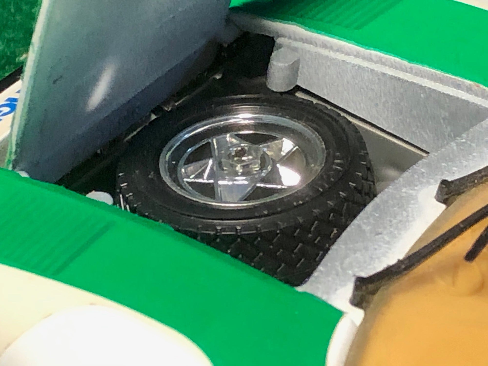 Ferrari 288 GTO Sisley Benetton by BBurago 1:24 (0192)(No box)