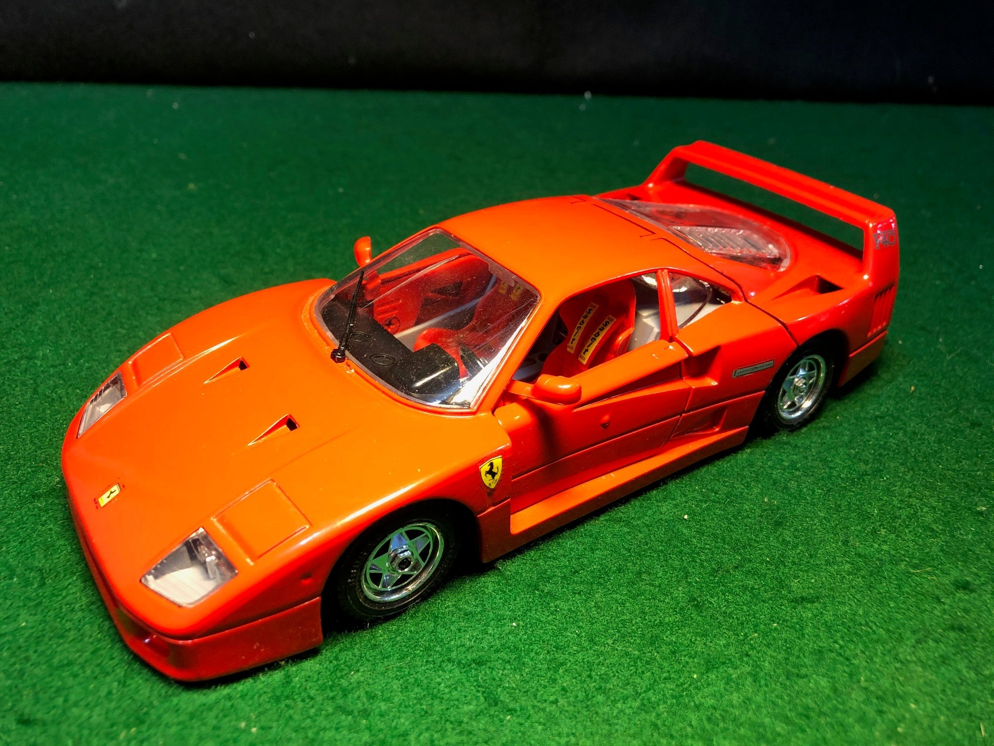 Ferrari F40 Red by BBurago 1:24 (0532)(No box)
