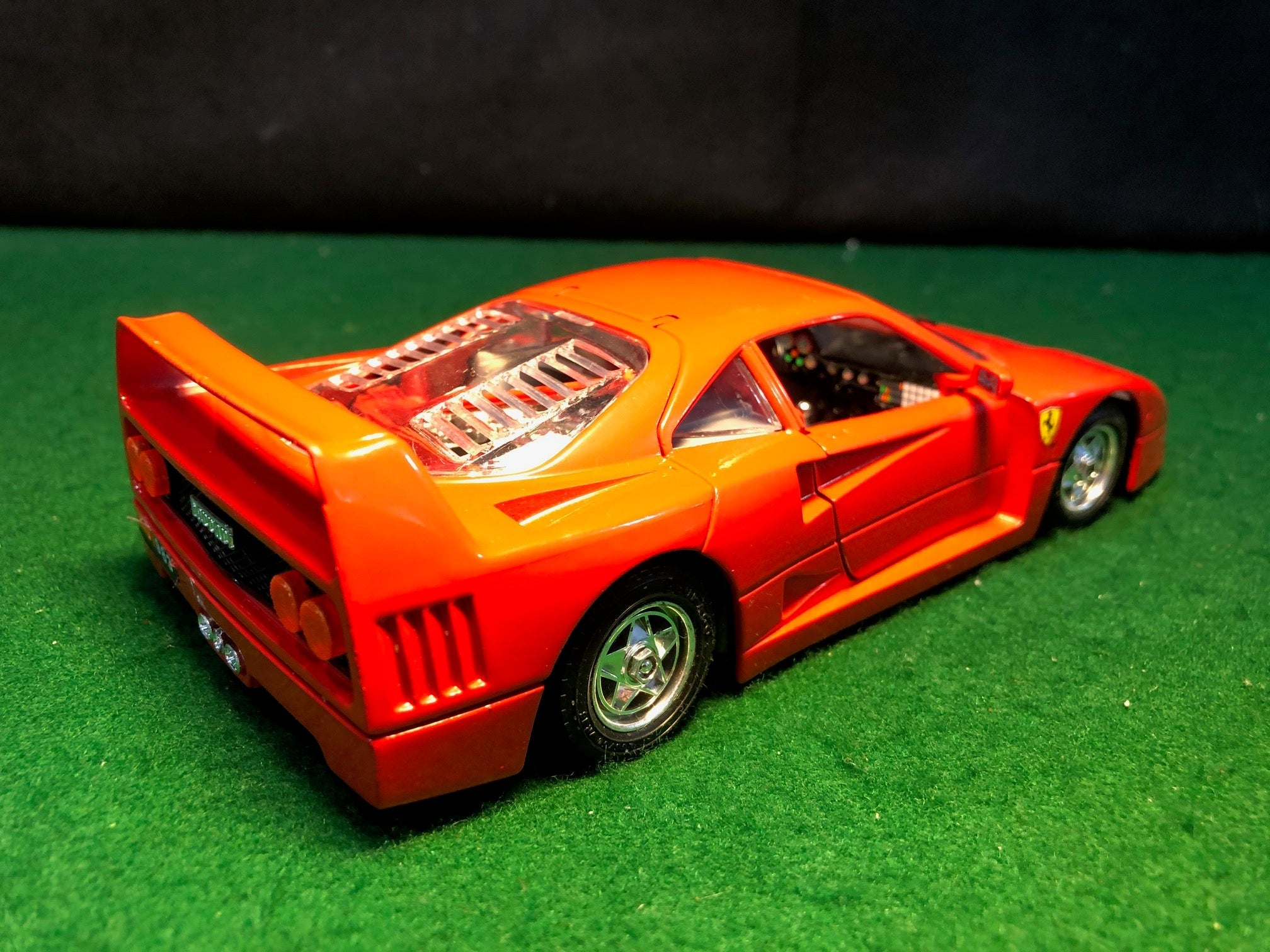 Ferrari F40 Red by BBurago 1:24 (0532)(No box)