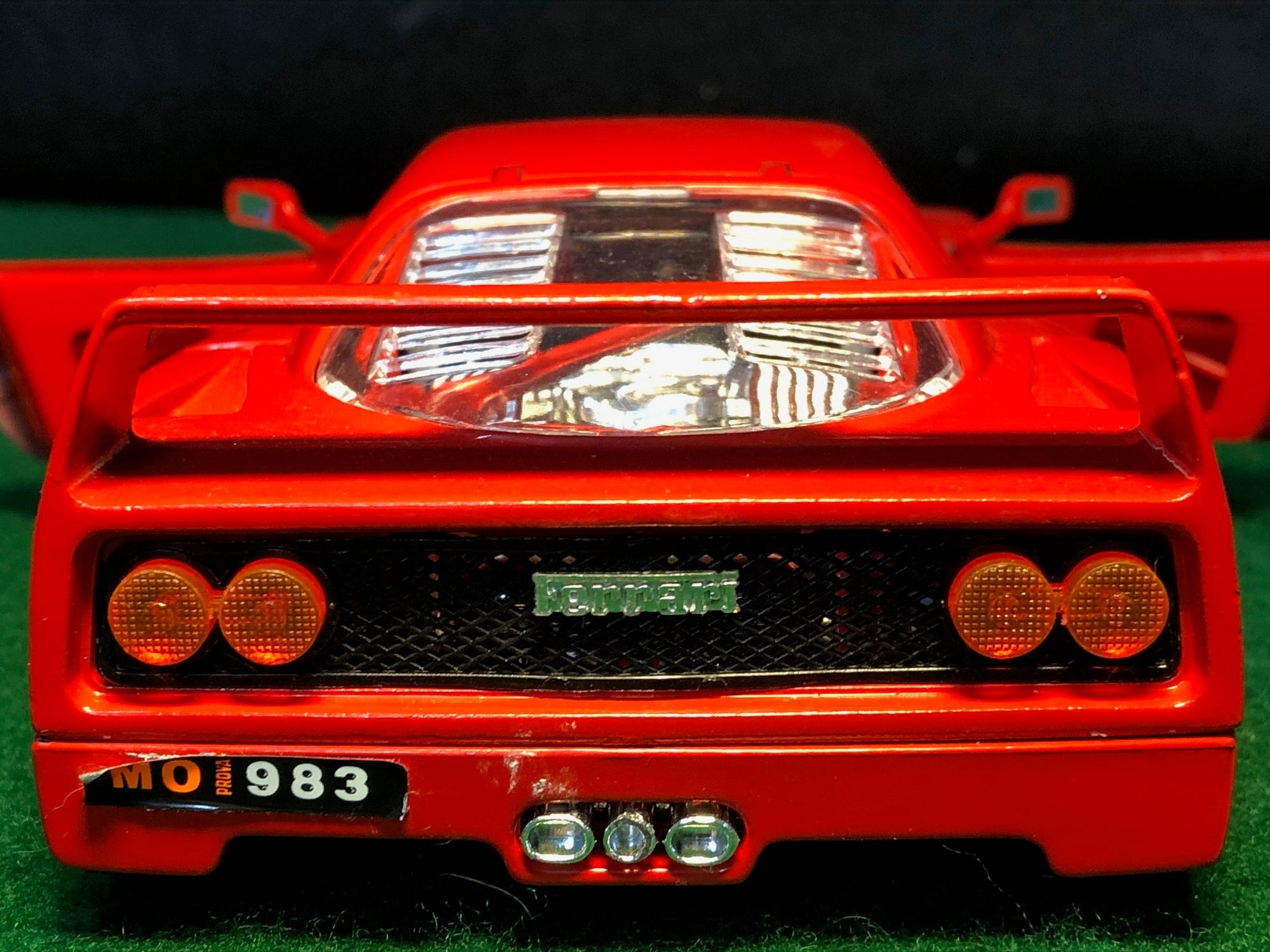 Ferrari F40 Red by BBurago 1:24 (0532)(No box)
