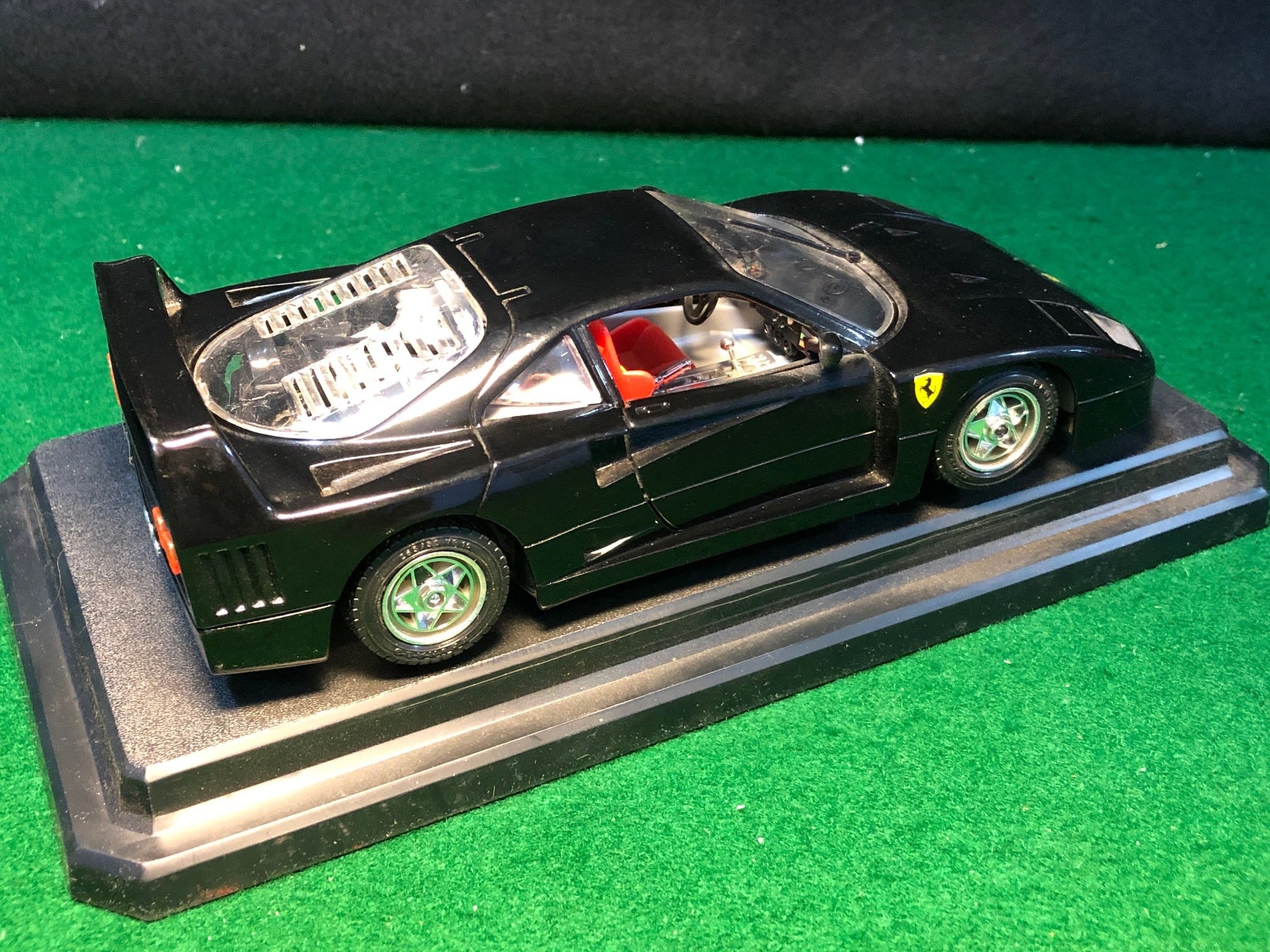 Ferrari F40 Black by BBurago 1:24 (0532)(No box)