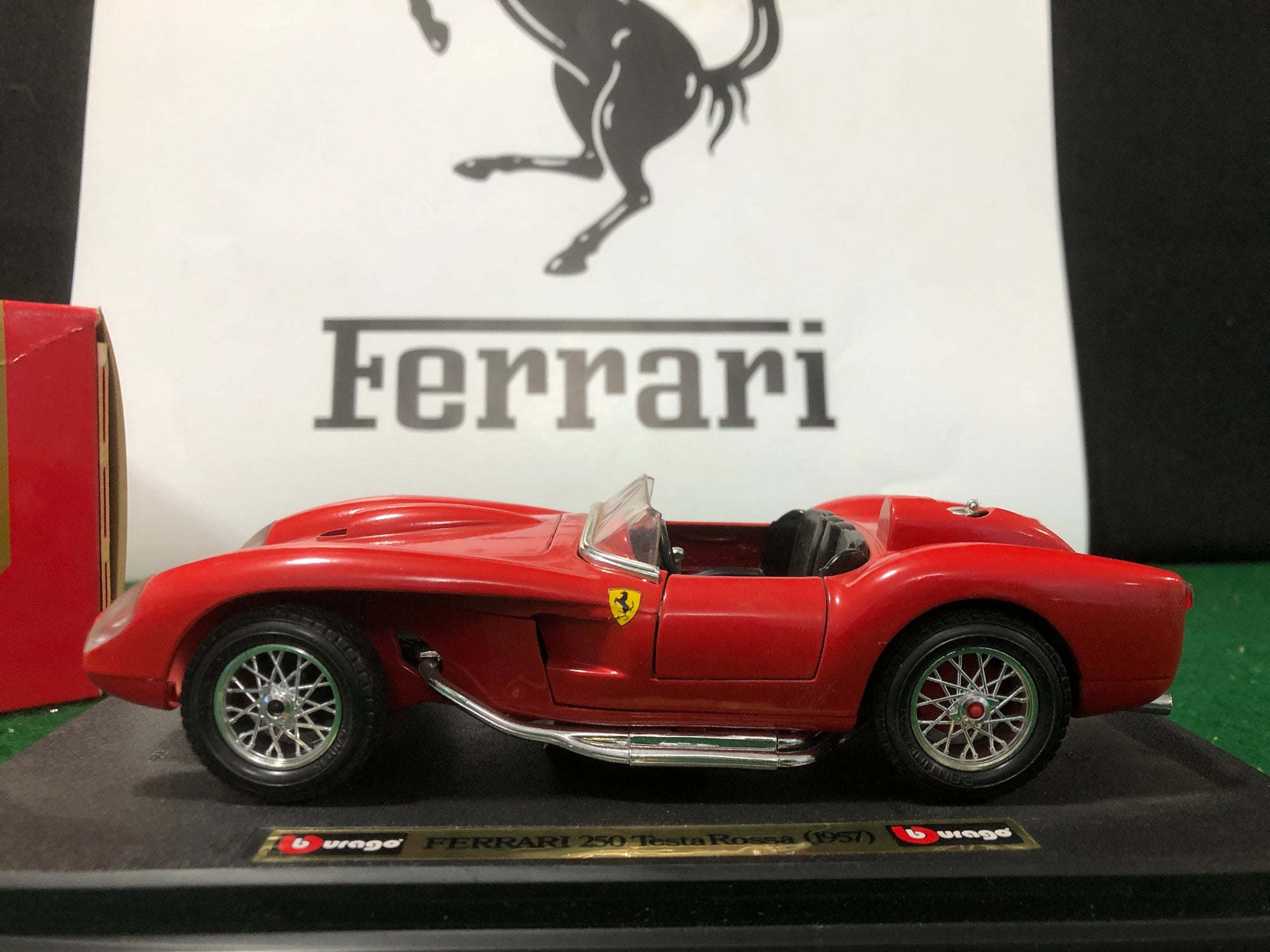 Ferrari 250 Testa Rossa Red by BBurago 1:24 (1507)