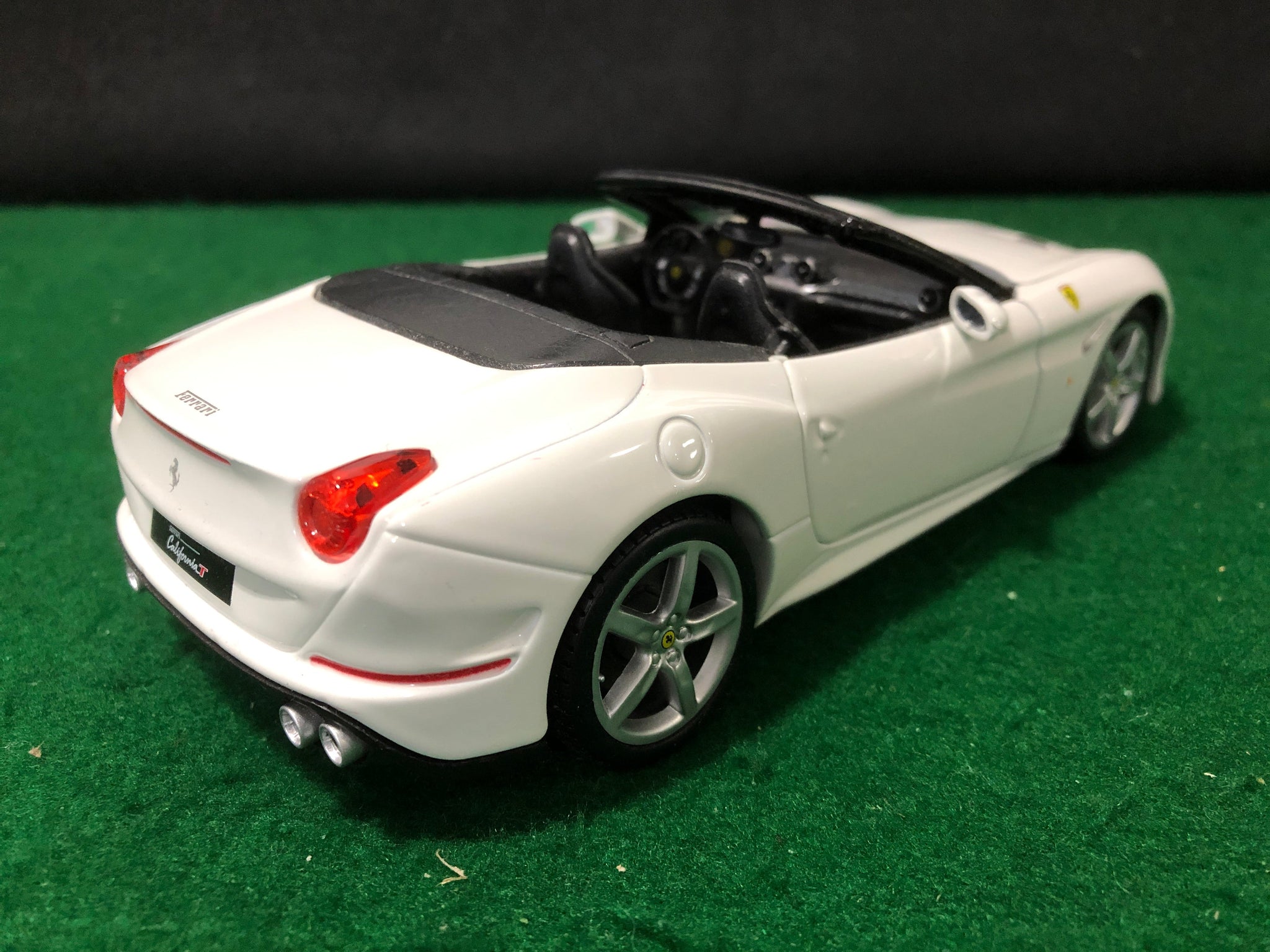 Ferrari California T White Open by BBurago 1:24 (26011)(No box)
