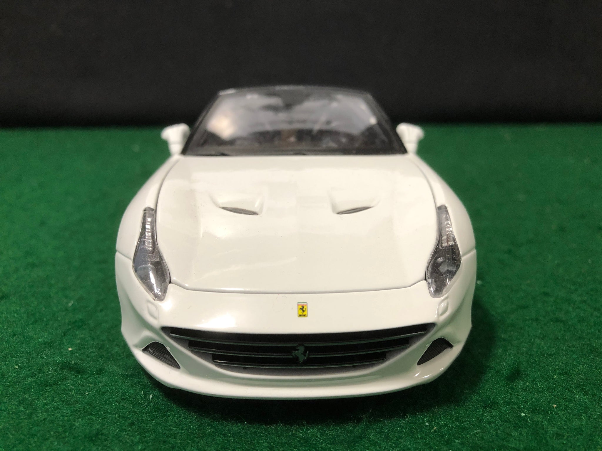 Ferrari California T White Open by BBurago 1:24 (26011)(No box)