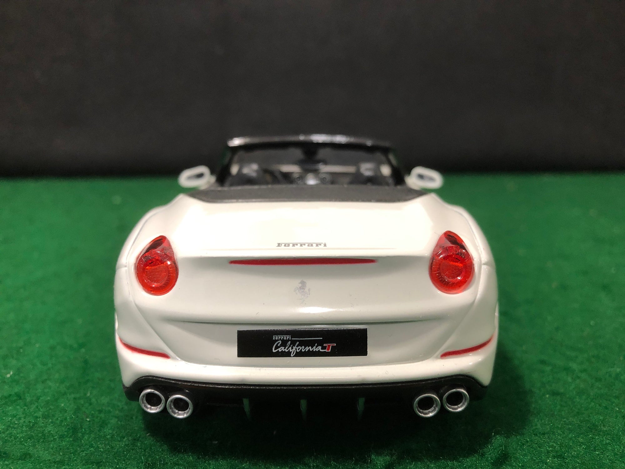 Ferrari California T White Open by BBurago 1:24 (26011)(No box)