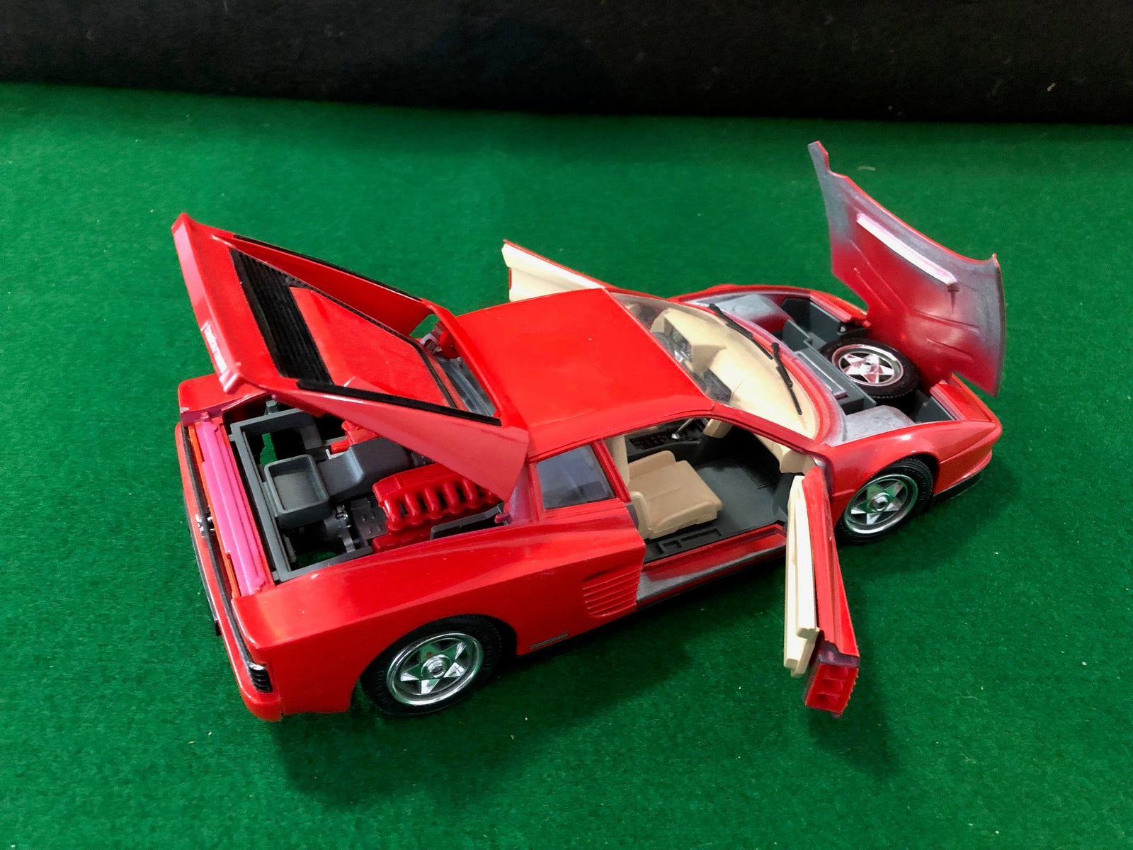 Ferrari Testarossa Red by BBurago 1:18 (No box)