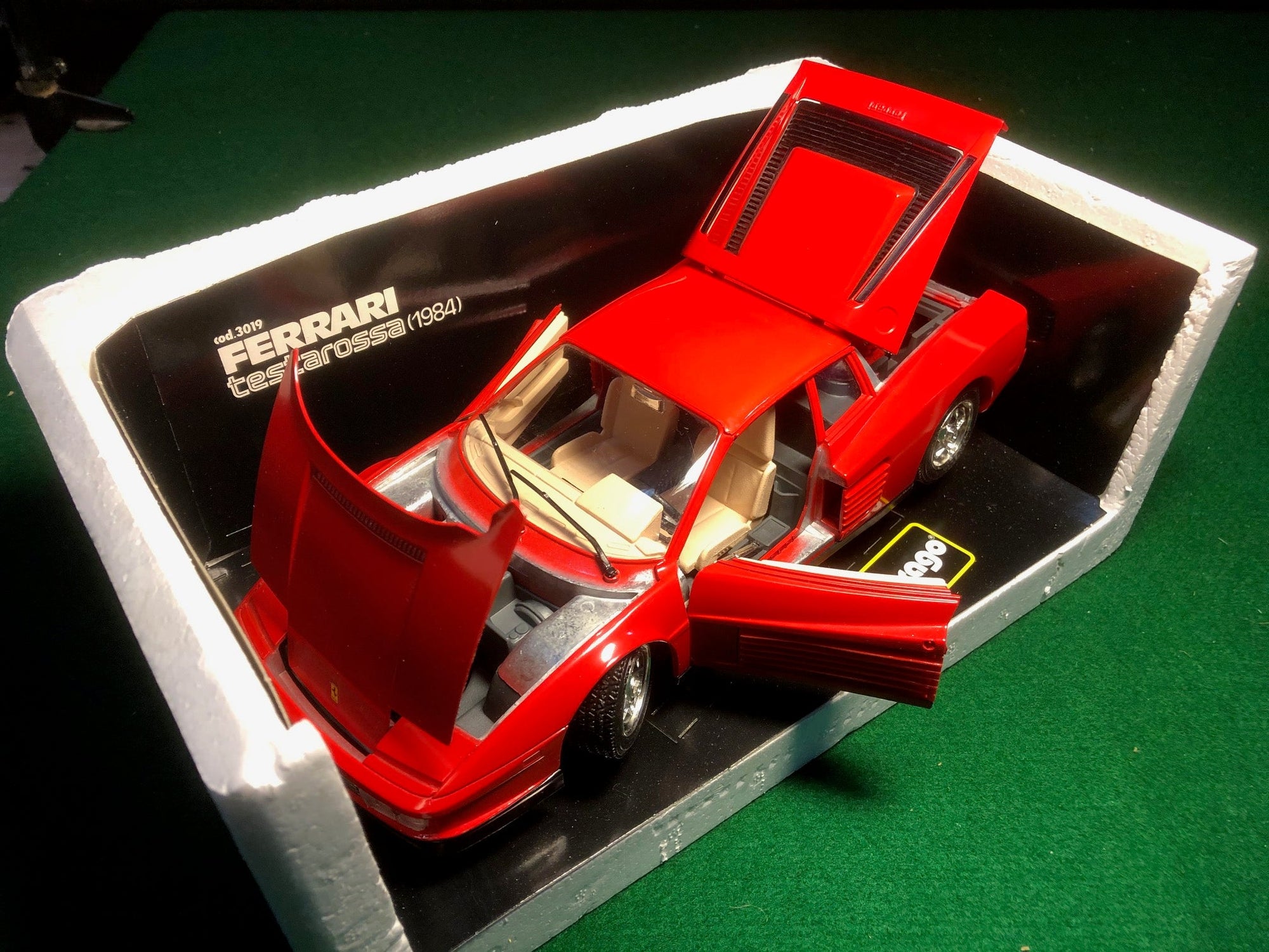 Ferrari Testarossa Red by BBurago 1:18 (3019)