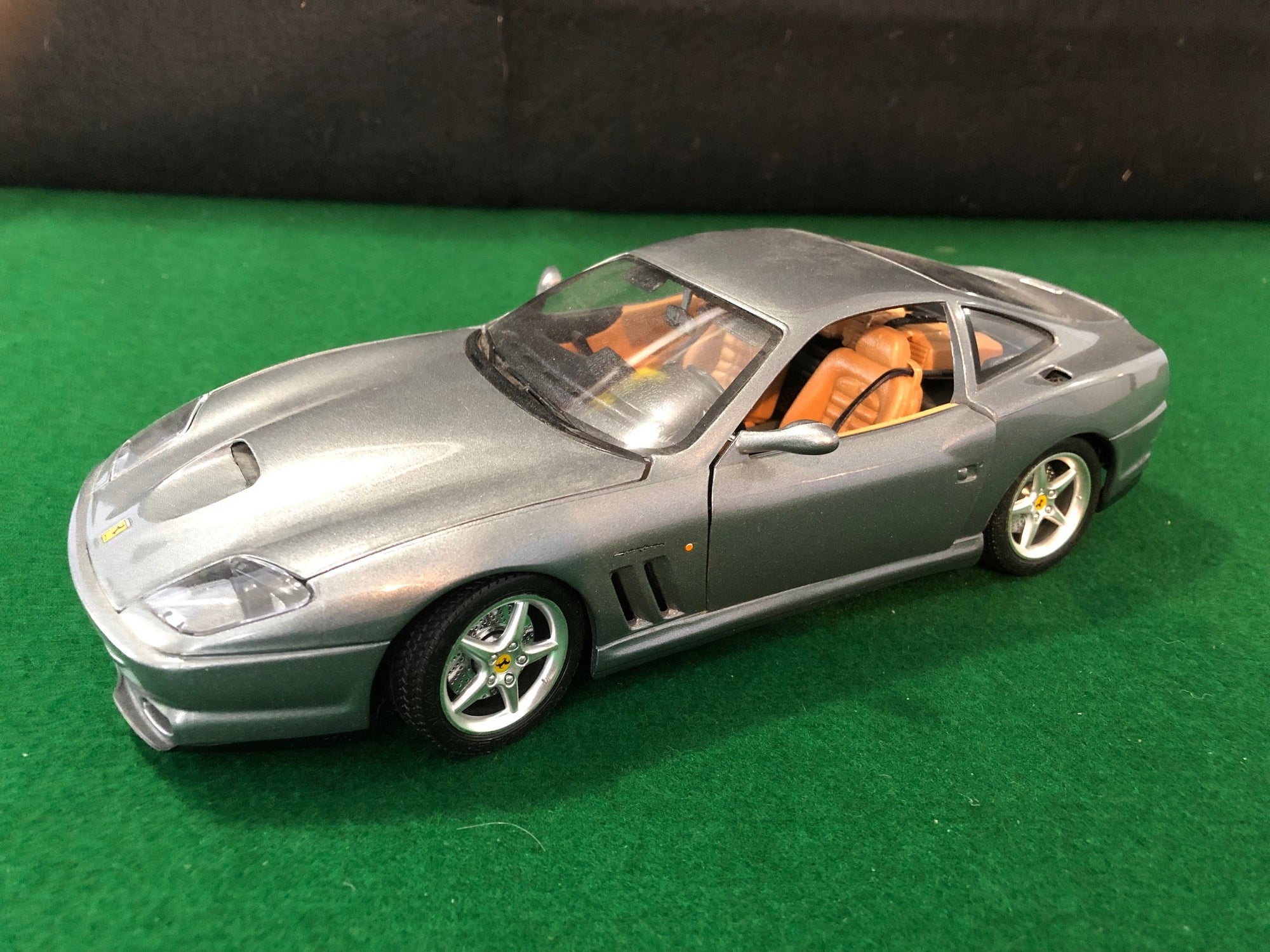 Ferrari 550 Maranello Gray by BBurago 1:18 (No box)