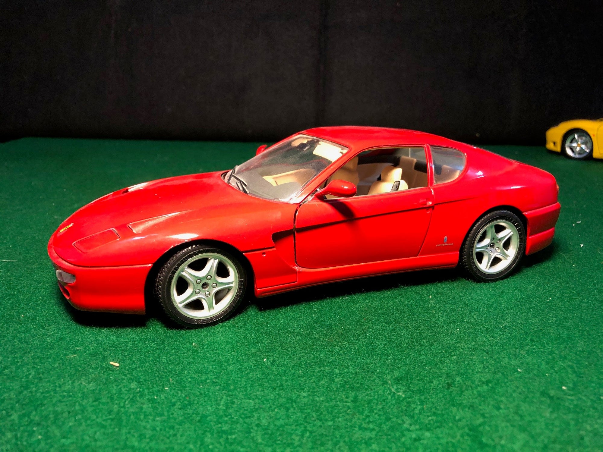 Ferrari 456 GT Red/tan by BBurago 1:18 (3046)(No box)