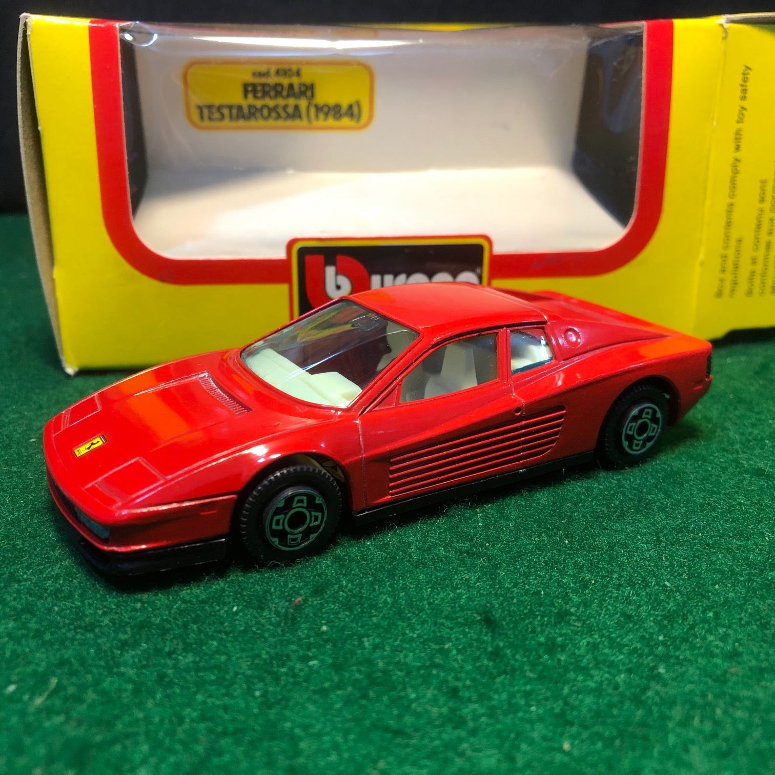 Ferrari Testarossa Red by BBurago 1:43 (4104)(Y Bx)