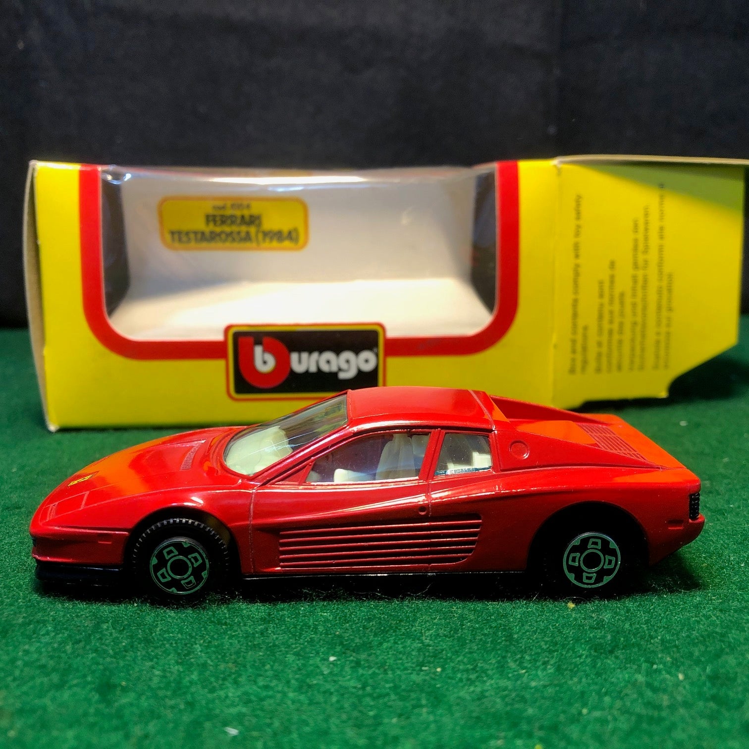 Ferrari Testarossa Red by BBurago 1:43 (4104)(Y Bx)
