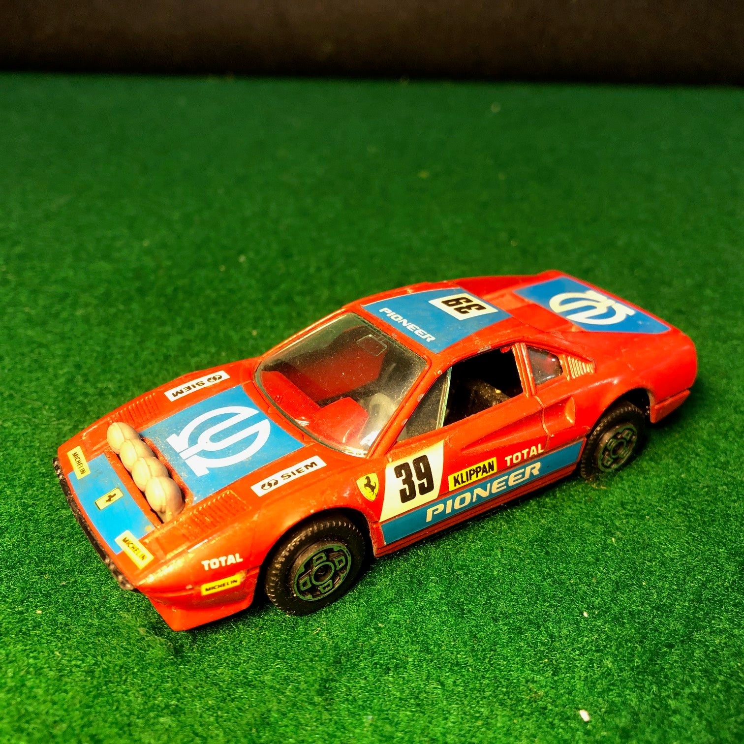 Ferrari 308 GTB Rally N 39 Pioneer by BBurago 1:43 (4148)(No box)