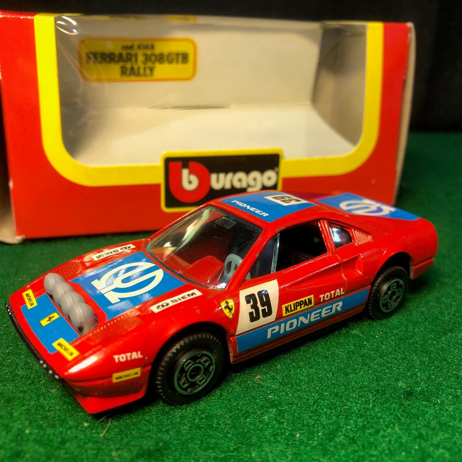 Ferrari 308 GTB Rally N 39 Pioneer by BBurago 1:43 (4148)