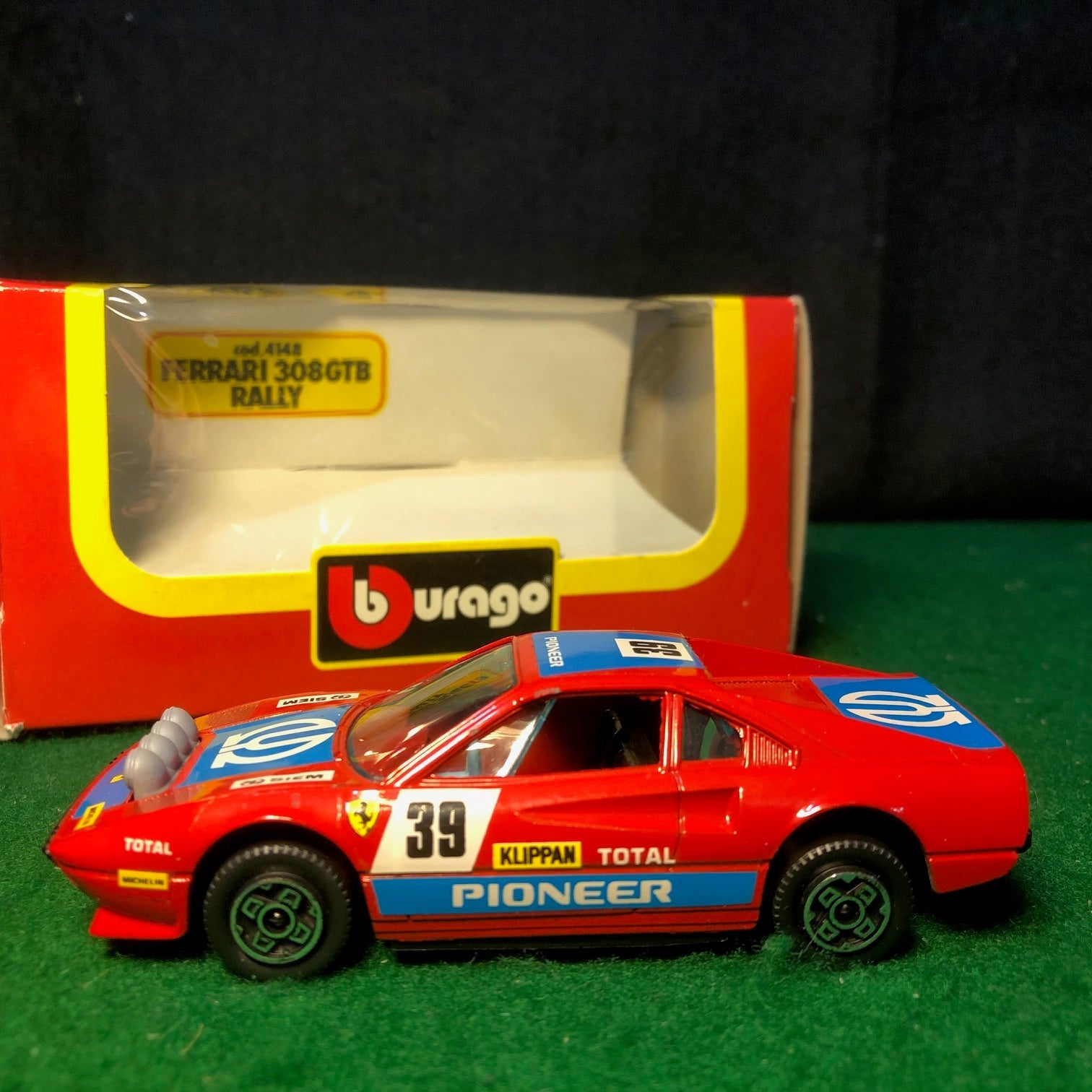 Ferrari 308 GTB Rally N 39 Pioneer by BBurago 1:43 (4148)