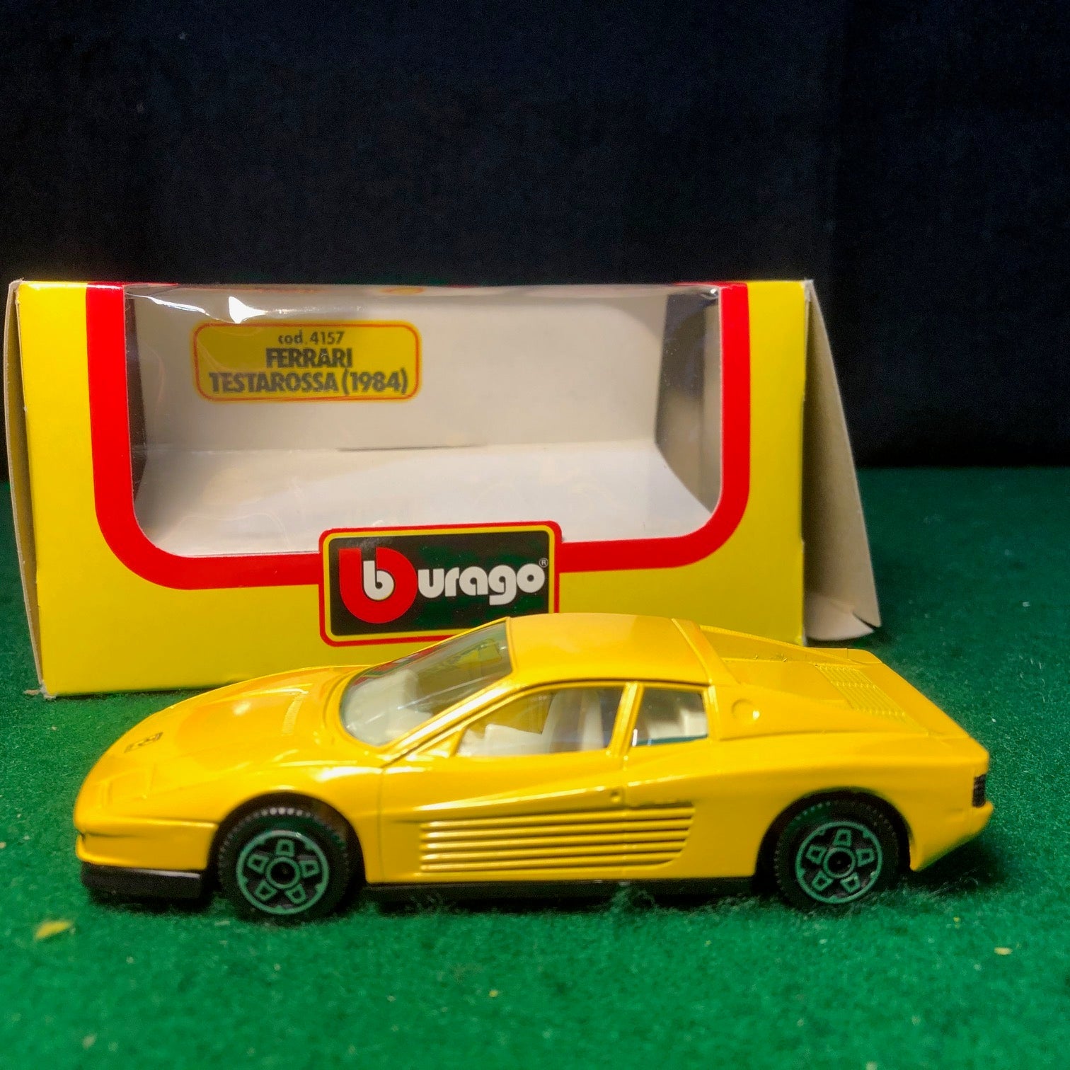 Ferrari Testarossa Yellow by BBurago 1:43 (4157)(Y Bx)