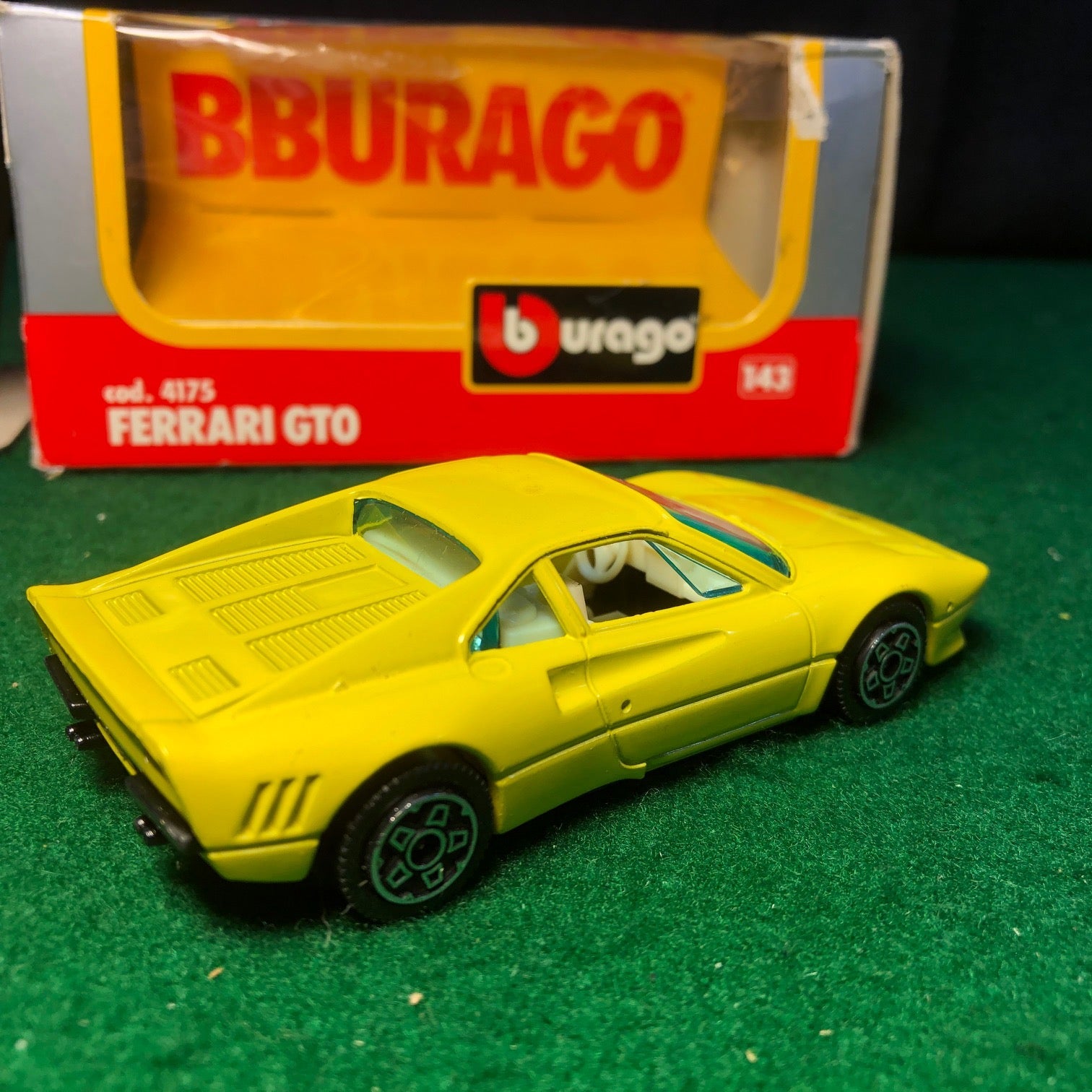 Ferrari 288 GTO Yellow by BBurago 1:43 (4175)(S Bx)