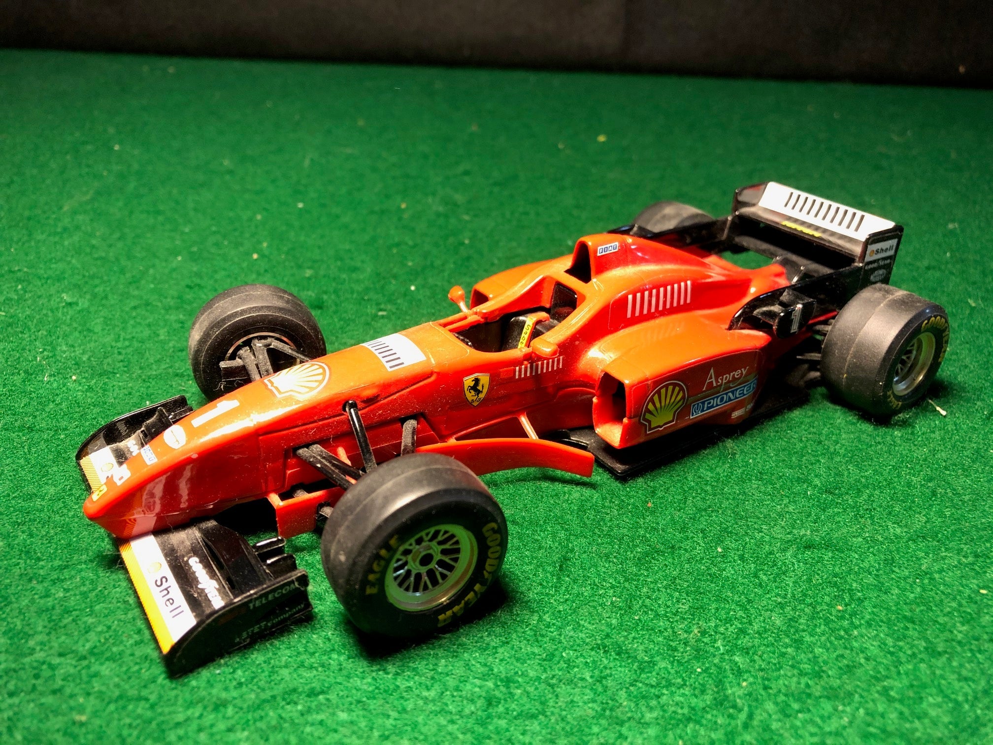 Ferrari F1 F310 Schumacher N 1 by BBurago 1:24 (6501)(No box)