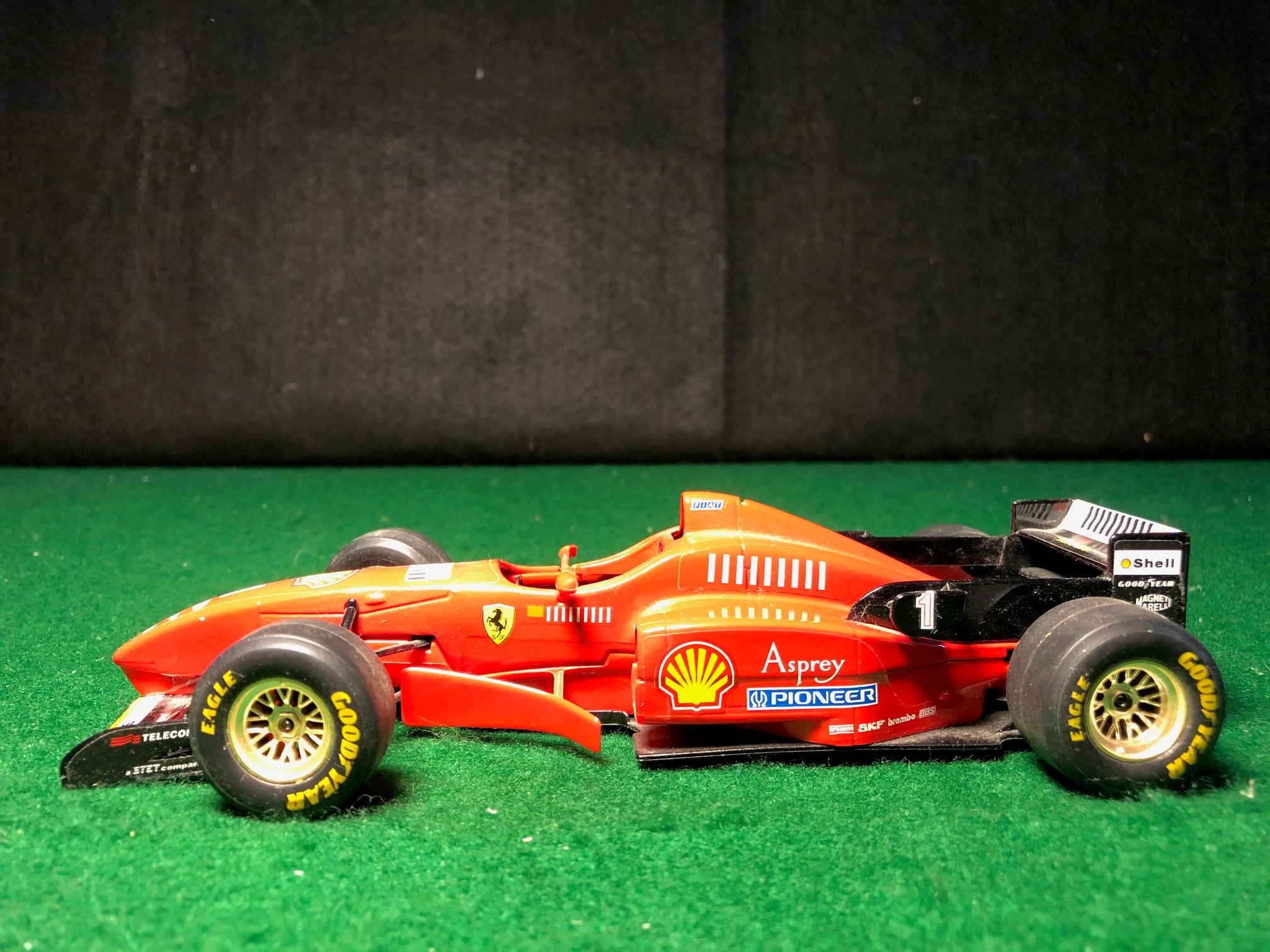 Ferrari F1 F310 Schumacher N 1 by BBurago 1:24 (6501)(No box)