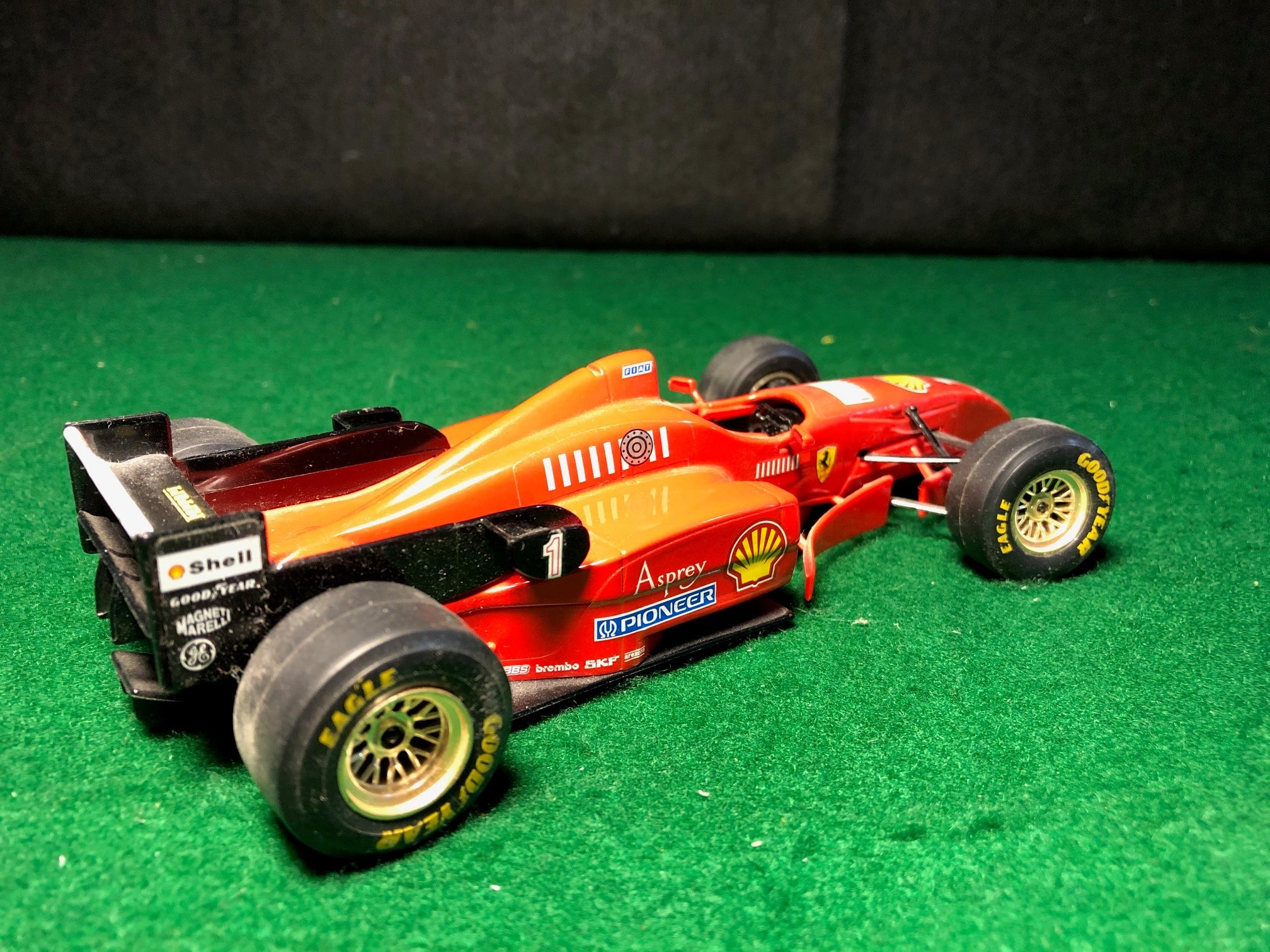 Ferrari F1 F310 Schumacher N 1 by BBurago 1:24 (6501)(No box)