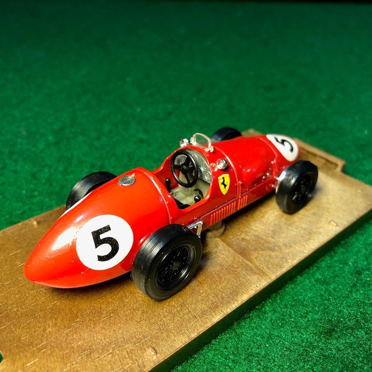 Ferrari 500 F2 1952 World Champion Alberto Ascari by Brumm 1:43 (r044)(DC)