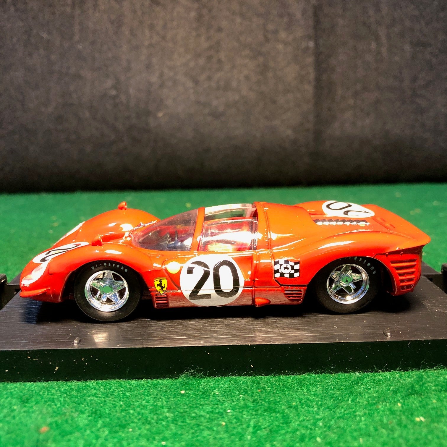Ferrari 330 P4 Spyder N 20 24H Le Mans 1967 N27 Amon / Vaccarella by Brumm 1:43 (r160)