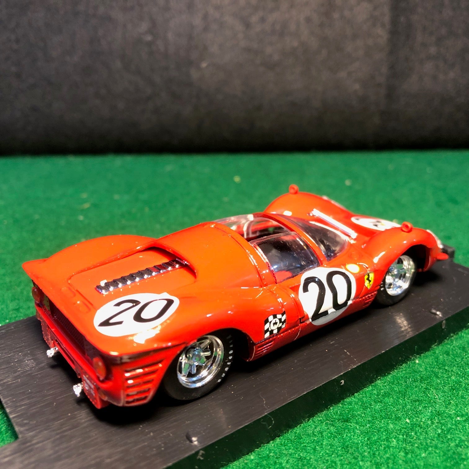 Ferrari 330 P4 Spyder N 20 24H Le Mans 1967 N27 Amon / Vaccarella by Brumm 1:43 (r160)