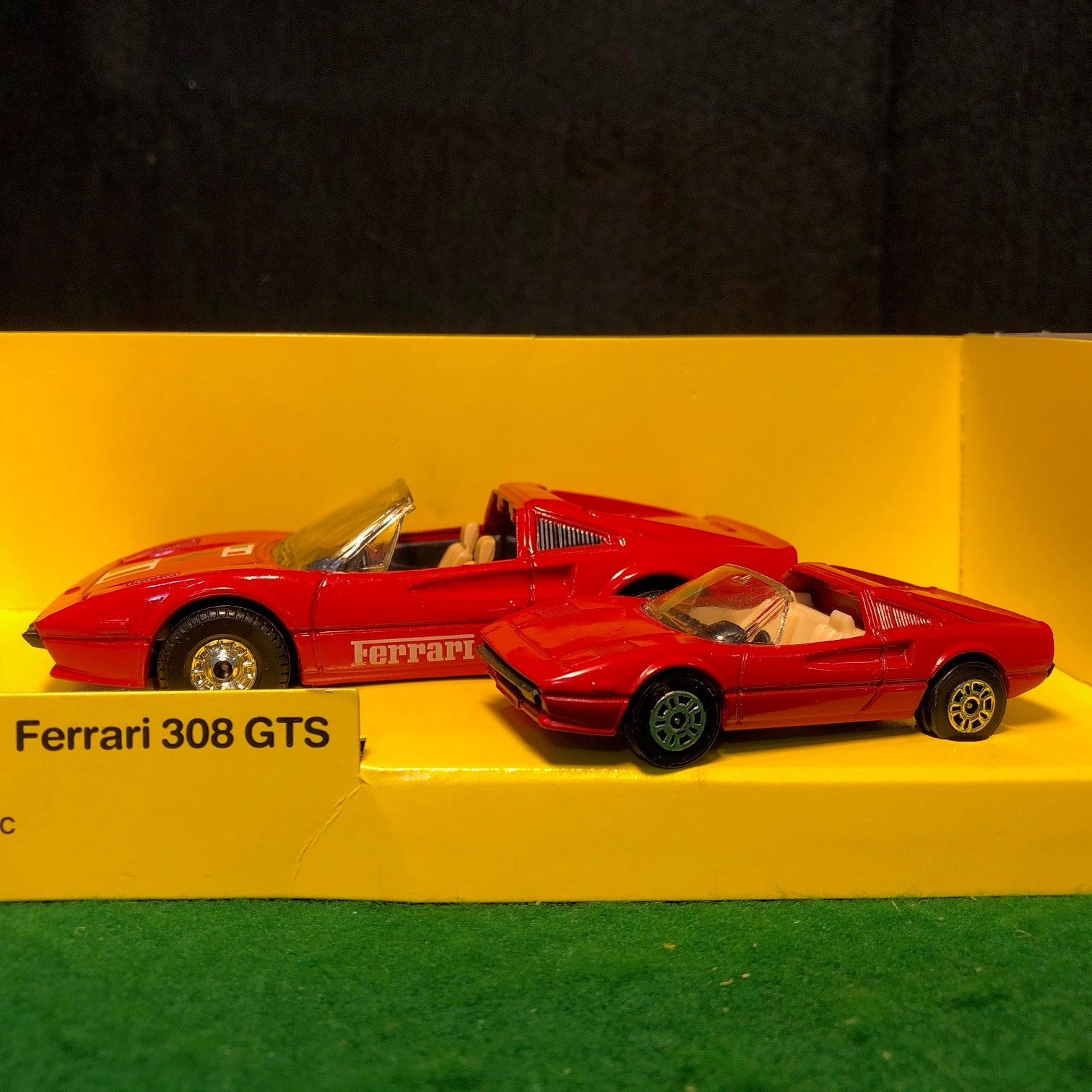 Ferrari 308 GTS Red 2-Car Set by Corgi Toys 1:36 & 1:55 (1387)