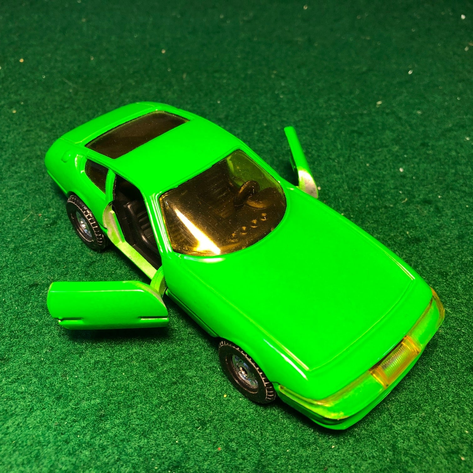 Ferrari 365 GTB/4 Daytona Green by Corgi Toys 1:36 (300)