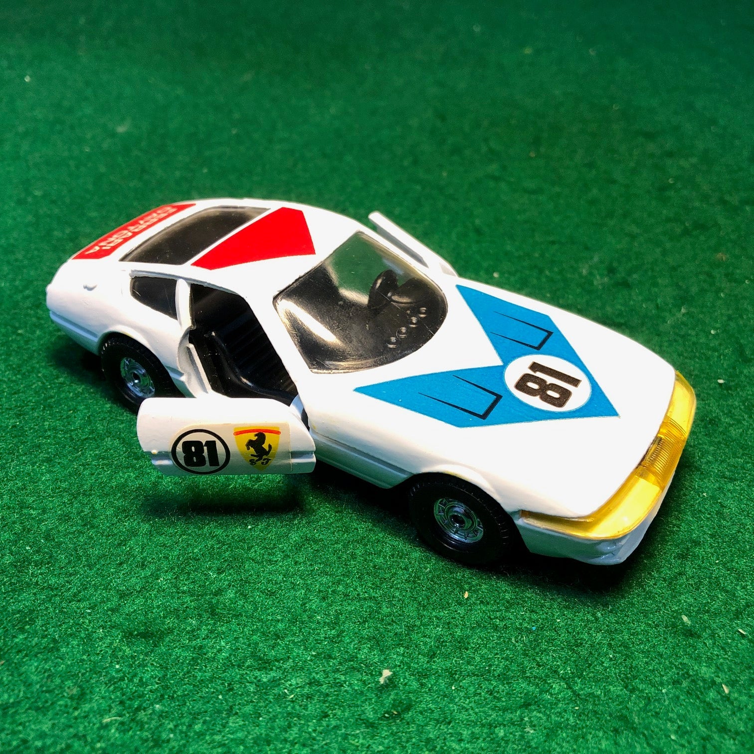 Ferrari 365 GTB/4 Daytona N 81 White by Corgi Toys 1:36 (323)(No box)