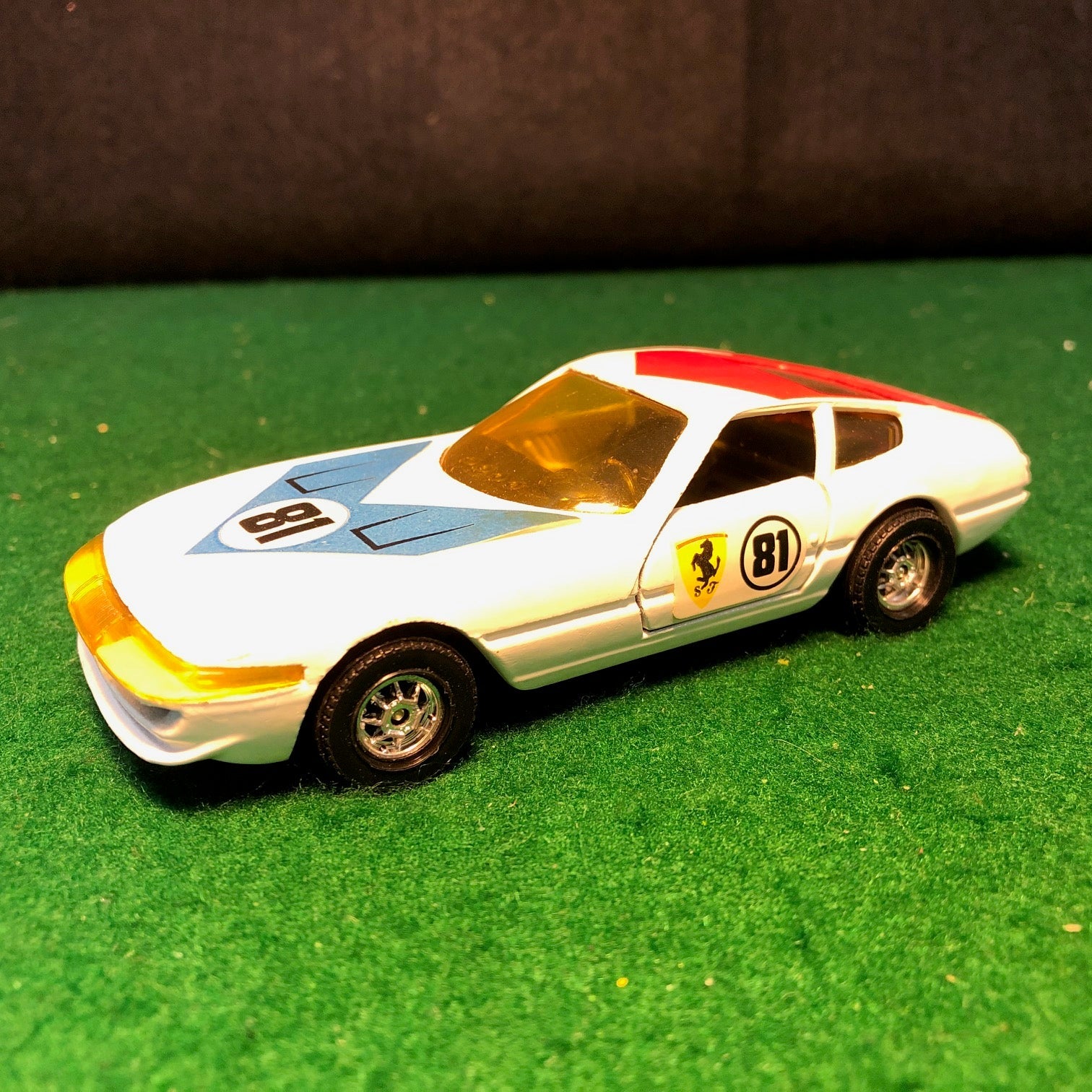 Ferrari 365 GTB/4 Daytona N 81 White by Corgi Toys 1:36 (323)