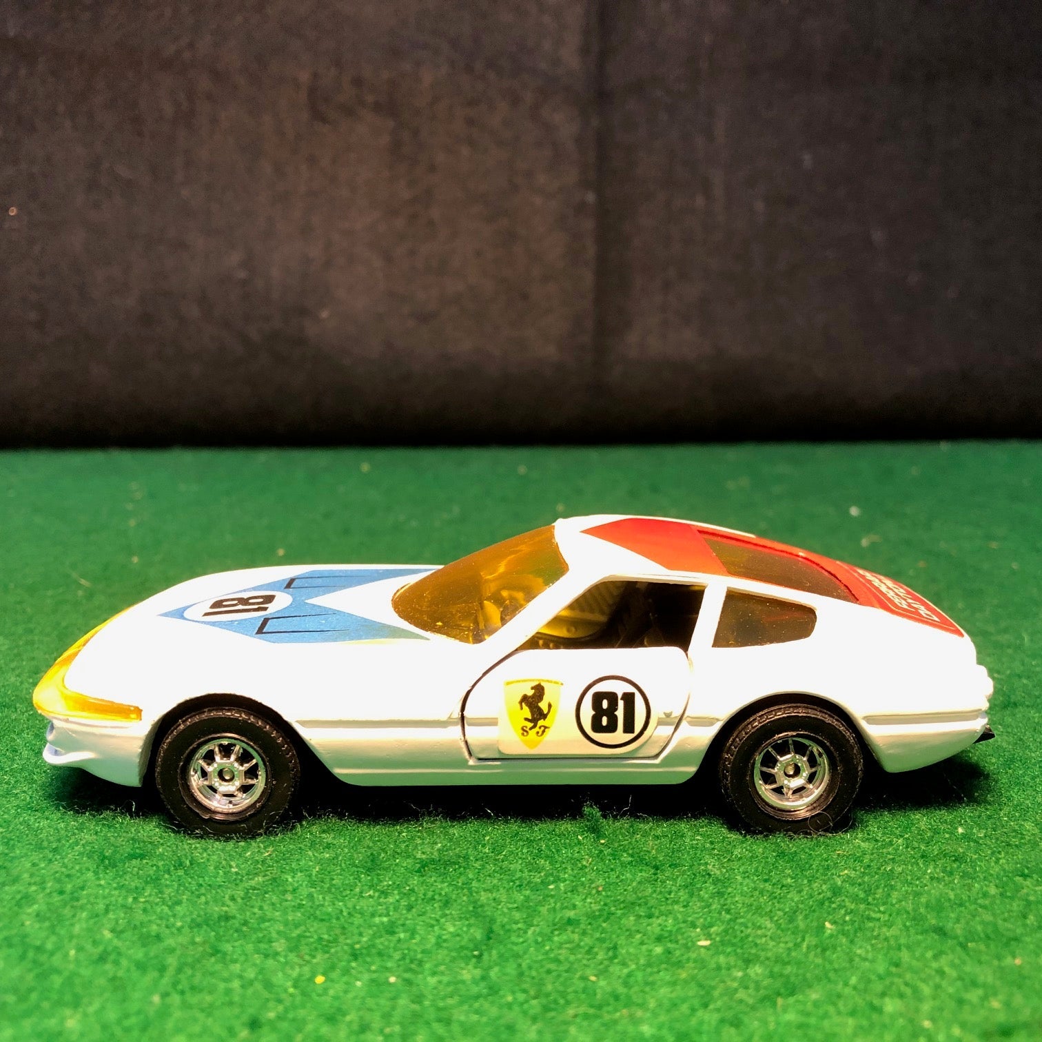 Ferrari 365 GTB/4 Daytona N 81 White by Corgi Toys 1:36 (323)